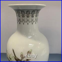 A Fine Chinese Famille Rose Porcelain Vase Large