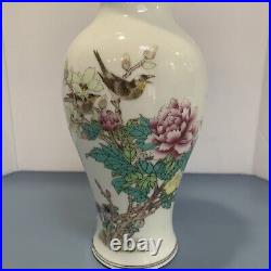 A Fine Chinese Famille Rose Porcelain Vase Large