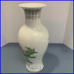 A Fine Chinese Famille Rose Porcelain Vase Large