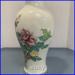 A Fine Chinese Famille Rose Porcelain Vase Large