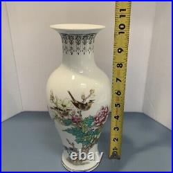 A Fine Chinese Famille Rose Porcelain Vase Large