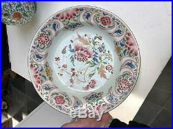 A LARGE CHINESE FAMILLE ROSE PLATE 32 CM 18th Century