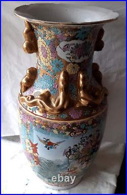 A Large Hand Painted Chinese Porcelain Vase, Depicting Flowers, (circa- 1915)
