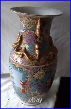 A Large Hand Painted Chinese Porcelain Vase, Depicting Flowers, (circa- 1915)