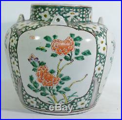 A large 18th century Chinese porcelain jar/vase