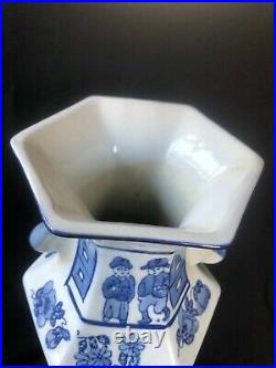 Antique chinese porcelain large vase with warrior scene. Marked sealmark