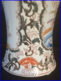 Antique porcelain chinese very large vase. Sealmark and rare model. Beautiful