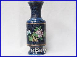 BEAUTIFUL VINTAGE CHINESE LARGE BLUE CLOISONNE VASE With A FLORAL MOTIF
