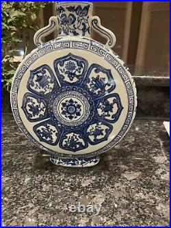 Beautiful Chinese Blue & White Porcelain Exquisite Moon-shaped large Vase