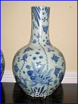 Beautiful Pair of Large Chinese Ceramic Oriental Antique Blue and White Vases