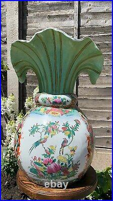 Beautiful Vintage Chinese Oriental Decorative Vase With Large Leaf Top (C3)