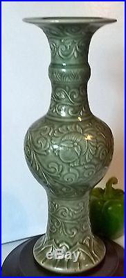 Large17th century antique chinese longquan celadon vase