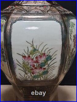 Large Antique Chinese Porcelain Vase. Height 65 centimeters