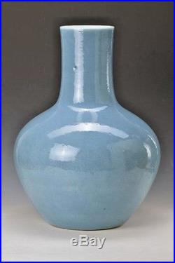 Large Bellied Porcelain Vase China around 1705 Kangxi Chinese Antique Vase