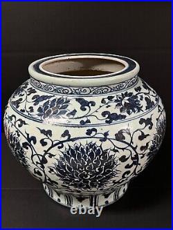 Large Chinese Art Blue And White Porcelain Jar