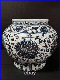 Large Chinese Art Blue And White Porcelain Jar