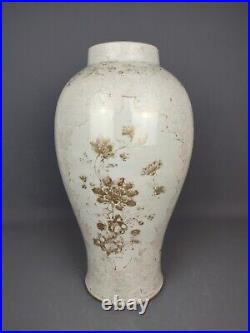 Large Chinese Bianco Sopra Bianco Export Porcelain Vase Qianlong Qing Dynasty