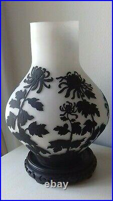 Large Chinese Black and White Peking Glass Vase