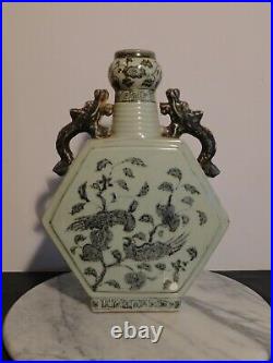Large Chinese Hexagon Shape Porcelain Flask or Vase in Hongwu Ming Style