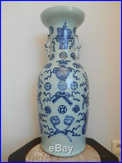 Large Chinese celadon vase with a decoration of antiquities // 19th century
