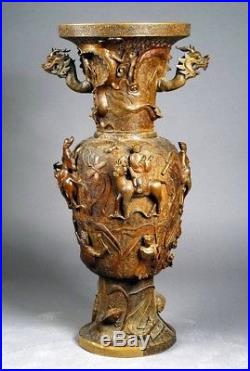 Large Palace Bronze Vase, China, around 1610, late Ming Dynasty