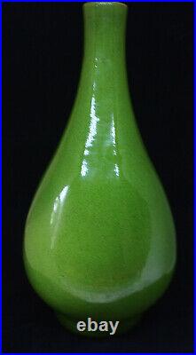 Large Qing Dynasty Chinese porcelain apple green Bottle vase. Yongcheng mark
