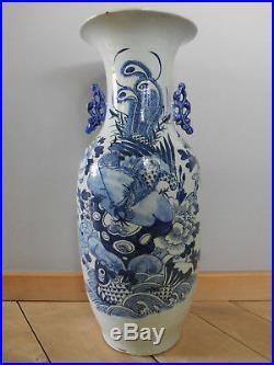 Large antique B/W Chinese vase with a decoration of a bird and flowers