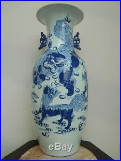 Large antique B/W Chinese vase with a decoration of foo dogs 19th century