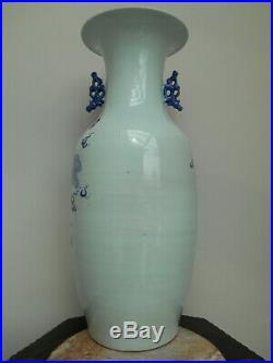 Large antique B/W Chinese vase with a decoration of foo dogs 19th century