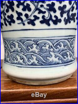 Large antique chinese blue and white vase 44.5cm