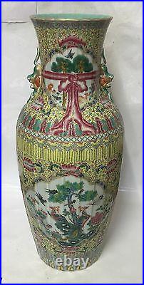 Large famille rose vase. Qing Qianlong Mark