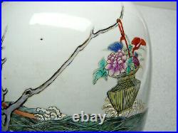 Most beautiful large Chinese porcelain famille rose vase 19th C