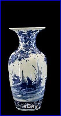 SN844 A Large Antique Chinese Blue and White Vase