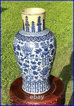 Vintage/Antique Chinese blue and white Beautiful Large porcelain pottery vase