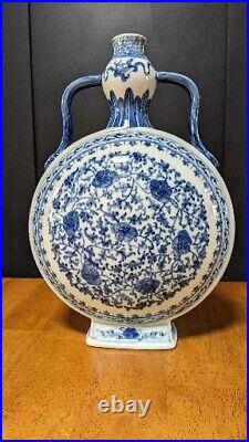 Vtg Large Chinese Porcelain Moonflask in blue & white porcelain 13 X 8.5