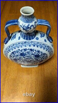Vtg Large Chinese Porcelain Moonflask in blue & white porcelain 13 X 8.5