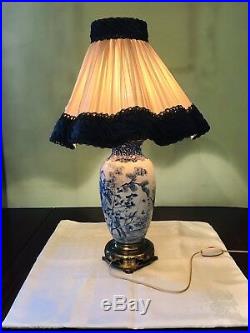 Working Large Vintage Chinese Blue And white Vase Lamp WITH SHADE